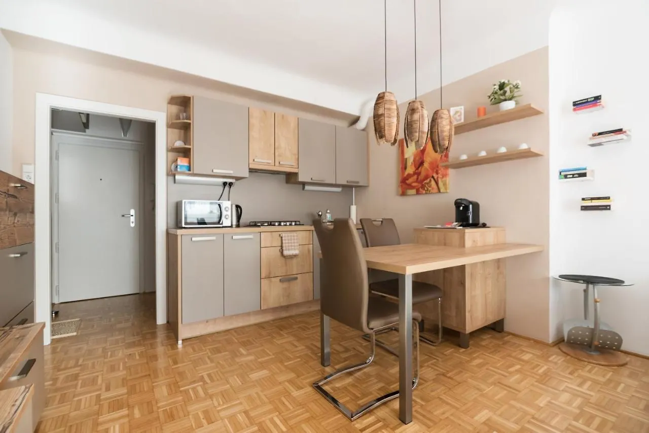 Cosy Apartment Near Vic Viena Austria