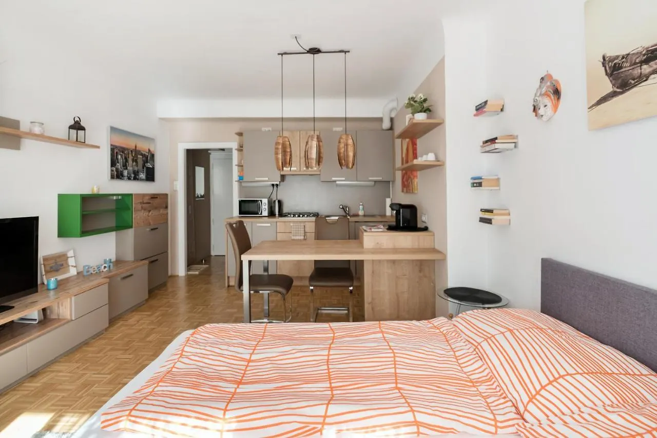 Cosy Apartment Near Vic Viena